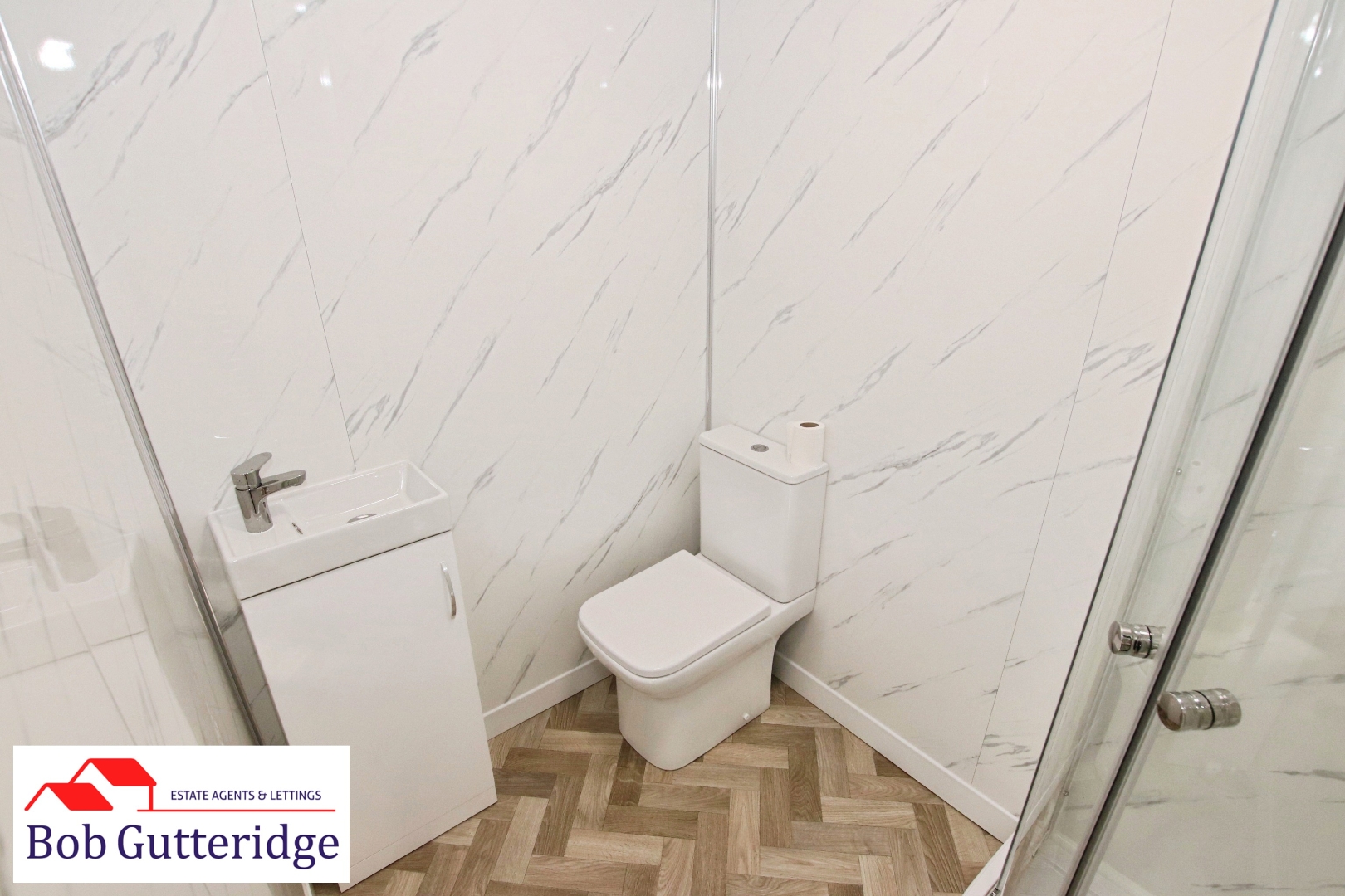 GROUND FLOOR SHOWER ROOM